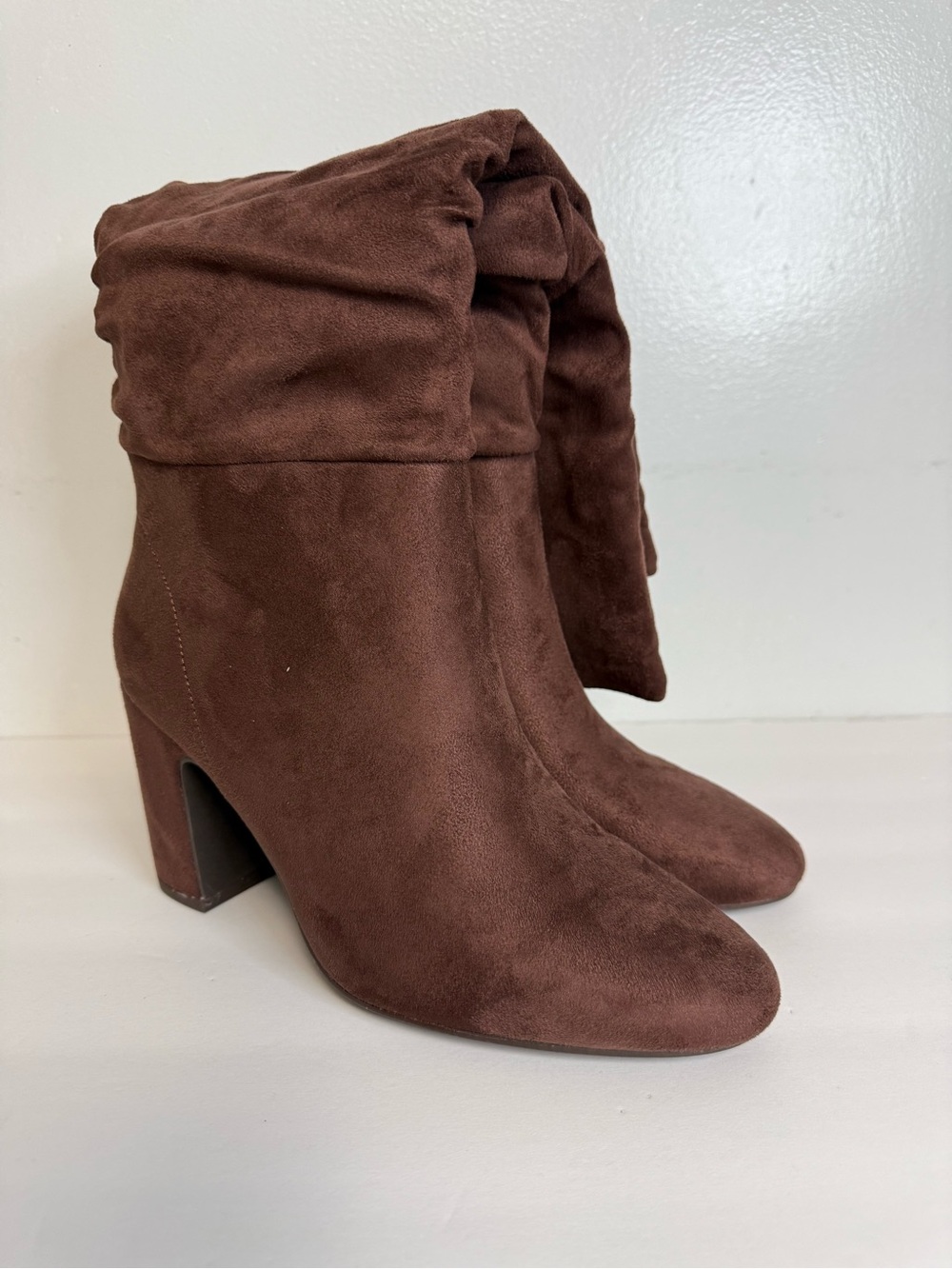 Botas Altas Arrugadas Chinese
Laundry Kipton - Marrón Antelina Talla 7.5